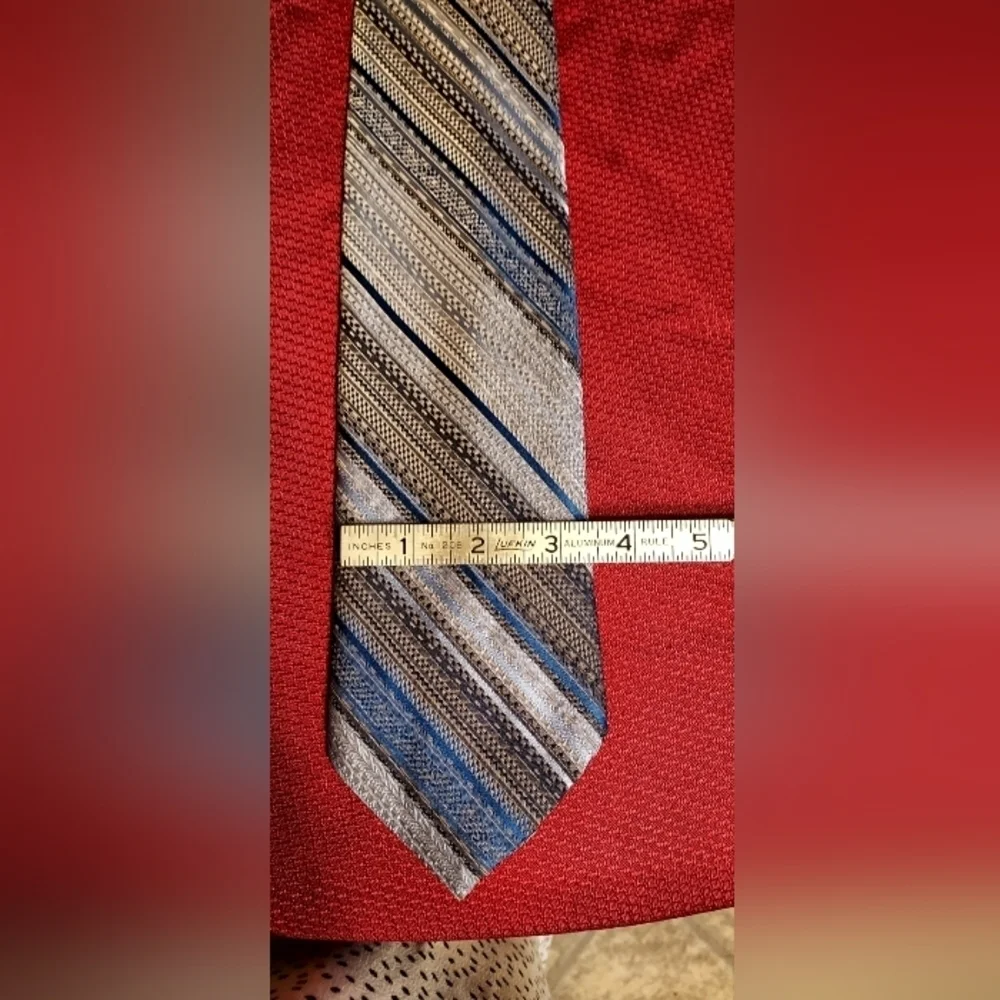 VINTAGE Youngs by damon men's tie